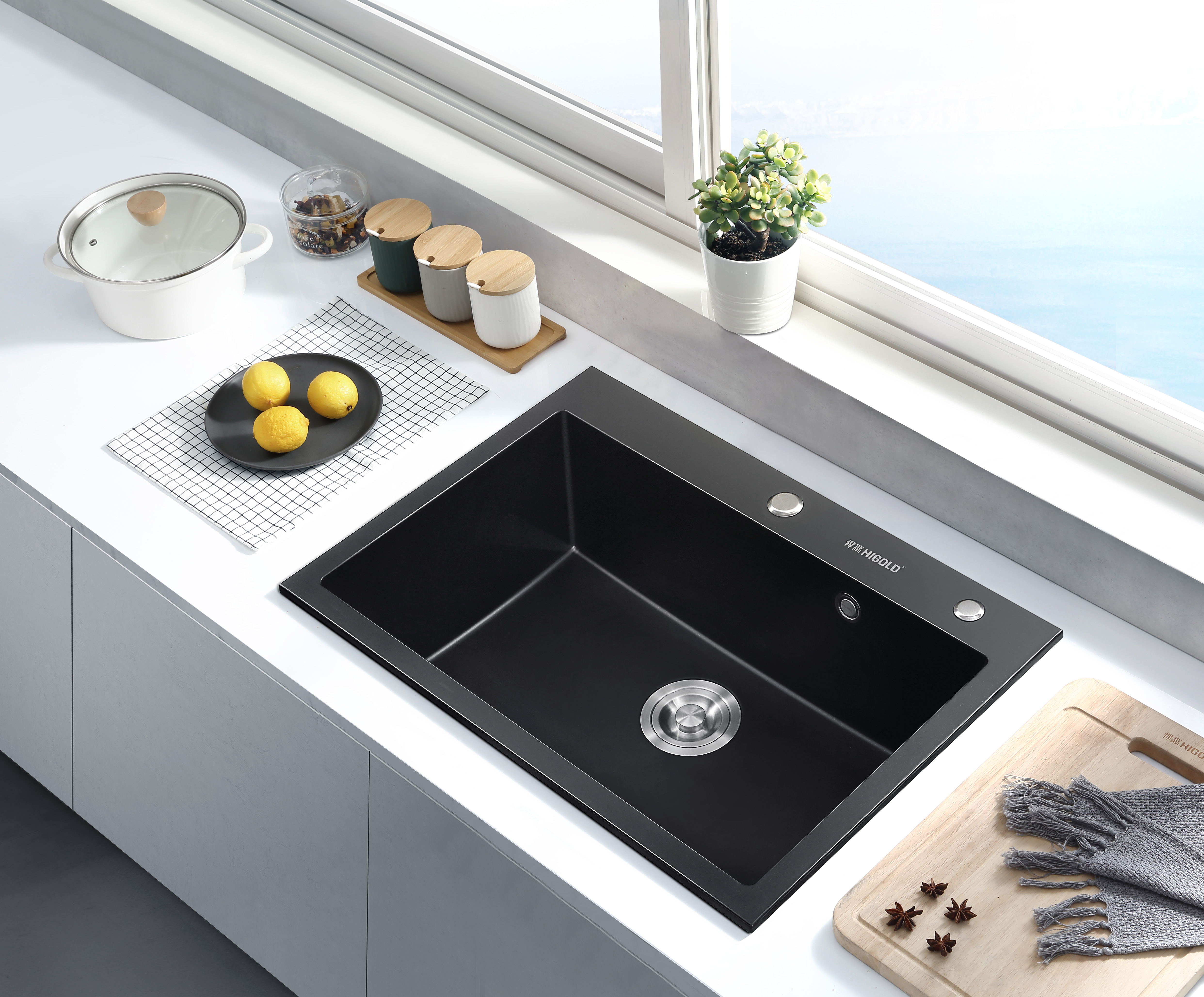 Quartz sink