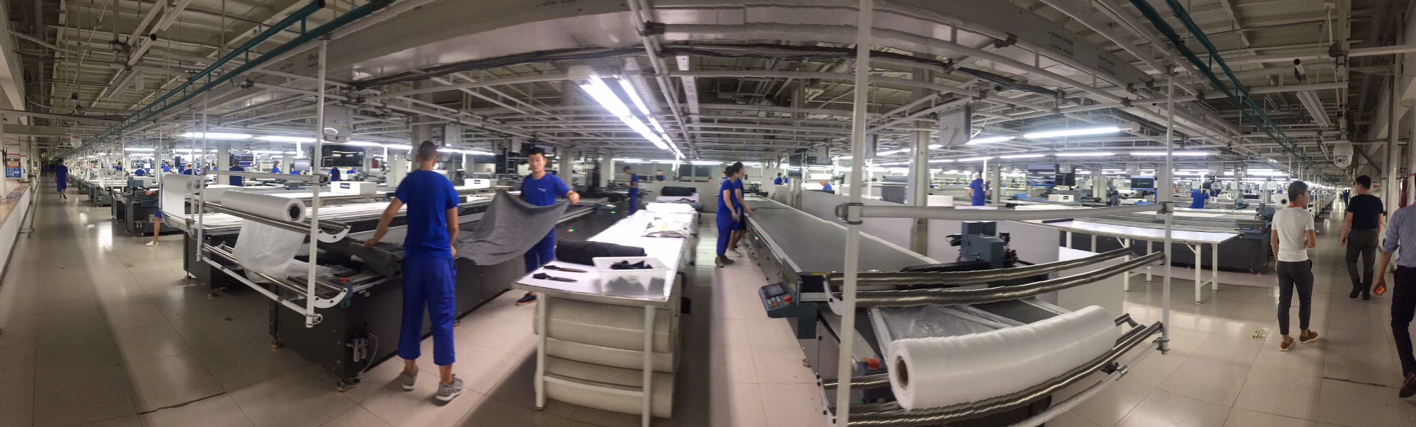 Cortadora de prendas de vestir CNC con cuchilla vibratoria sin troquel
