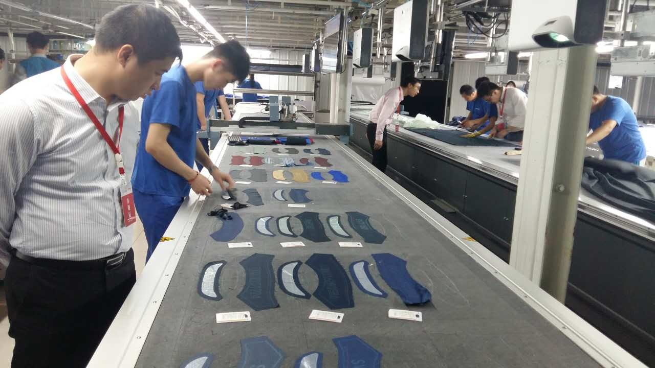 Precio de la máquina cortadora CNC de tela de tela de múltiples capas