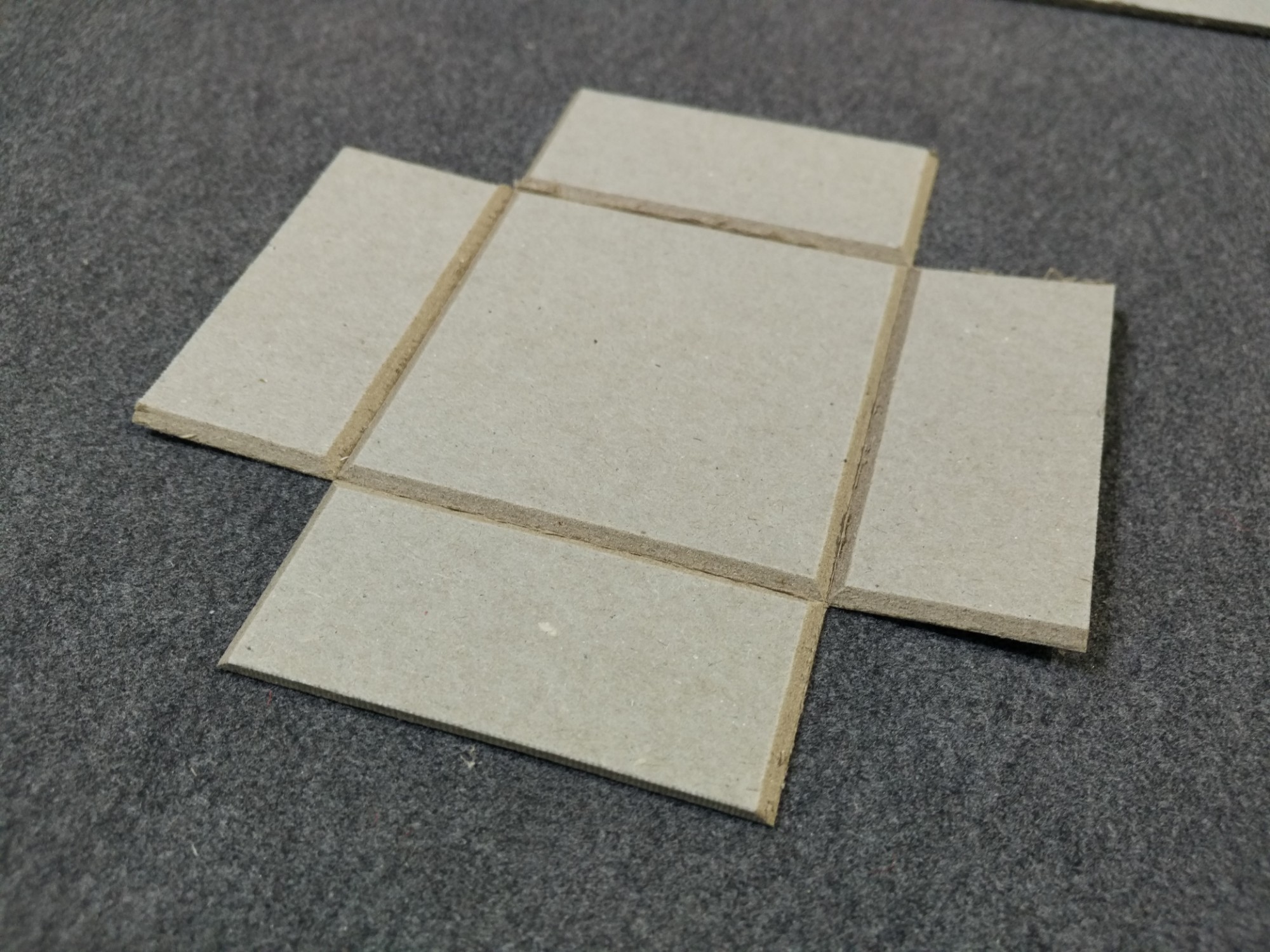 Cortadora de cartón corrugado CNC para caja de regalo