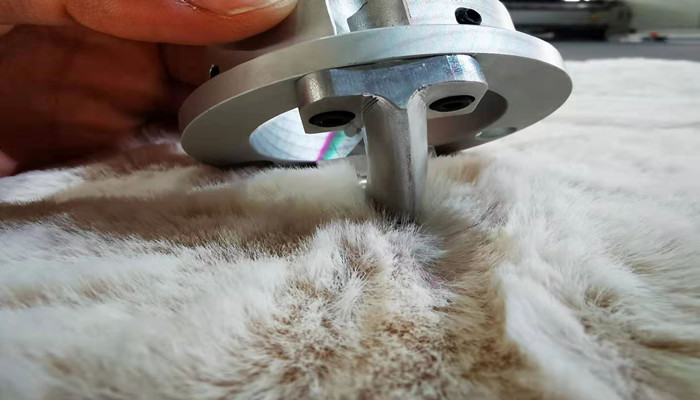 هل يمكن لآلة القطع قص الفراء بكفاءة؟