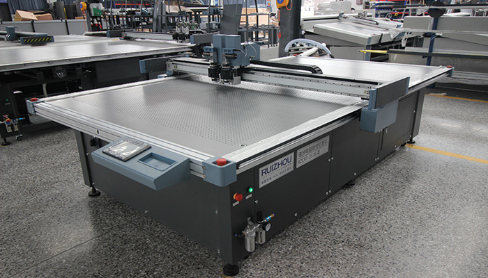 آلة قطع حصيرة أرضية السيارة Ruizhou في صناعة السيارات الداخلية