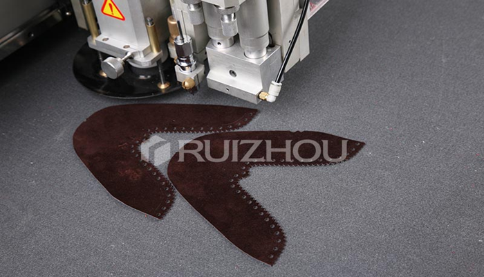 لماذا تحل آلة قطع أنماط الأحذية محل العمل اليدوي？