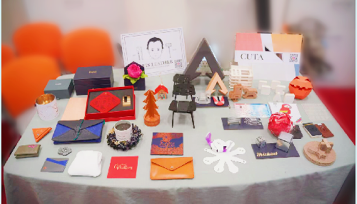 ما هو مجلس KT مصنوع من？