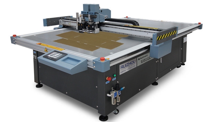 آلة قطع السكين المستخدمة في مصنع كرتون التغليف