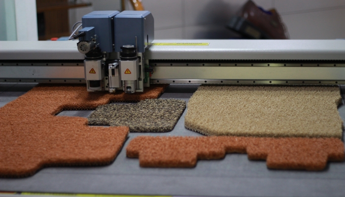 كيفية اختيار آلة قطع CNC
 لقطع بساط السيارة؟