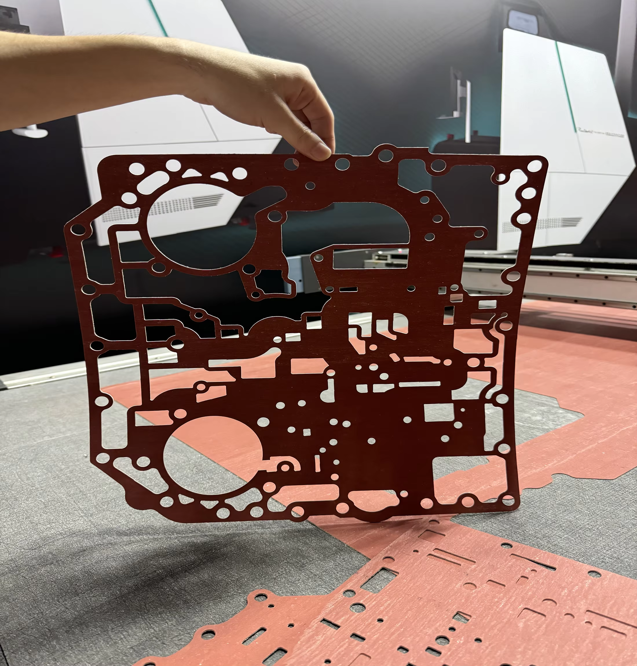 يمكن لآلة القطع أن تقطع هذا بالفعل