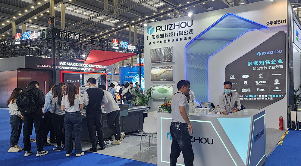 معدات آلة القطع الذكية من رويتشو تظهر 