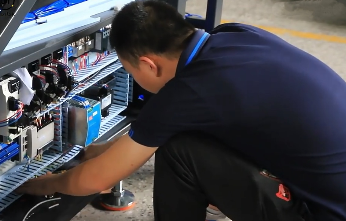 garment cutting machine