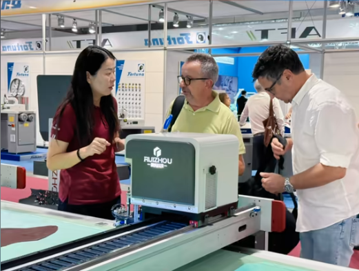 automatic leather cutting machine automatic leather cutting machine