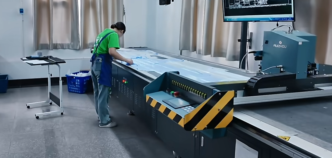 intelligent fabric cutting machine