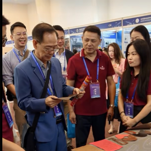 La empresa RUIZHOU CNC Cutting Machine presenta soluciones avanzadas para el corte de cuero en la Exposición Industrial de Camboya 2026.