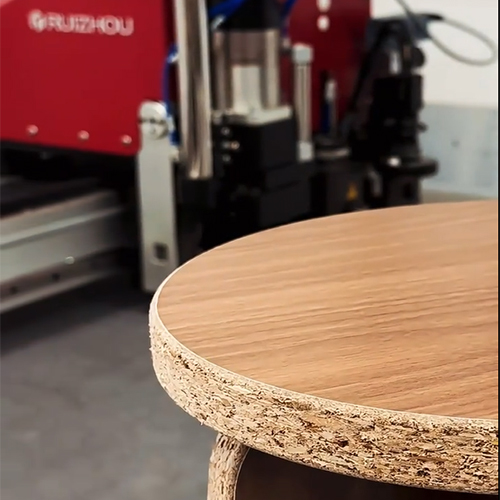 Comment RUIZHOU personnalise-t-il les solutions de découpe CNC pour la fabrication de tabourets en bois ?