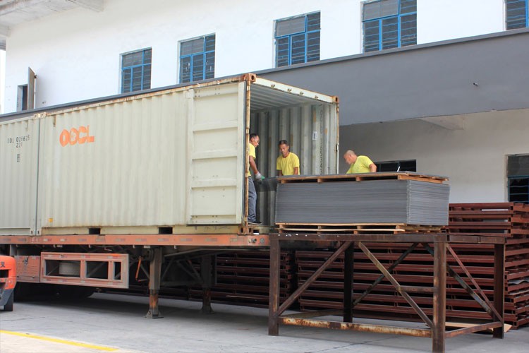 loading container