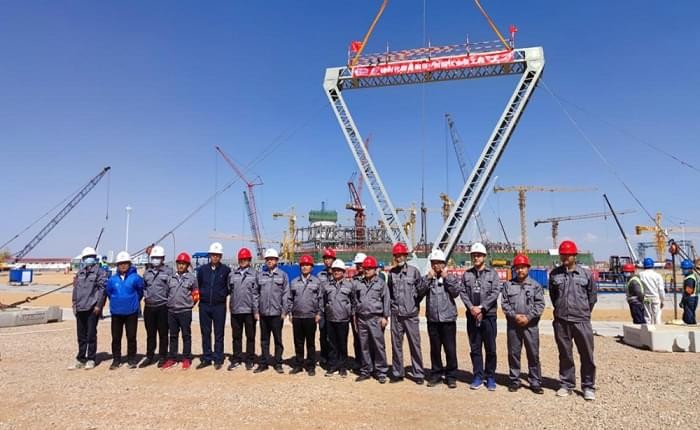 国电双威电厂新钢结构冷却塔项目成功完成了第一次吊装