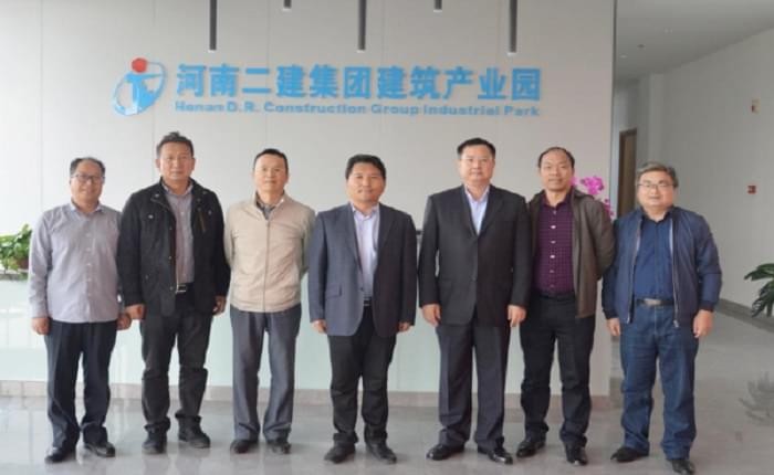 双良集团副总裁刘国银一行来钢构公司洽谈合作