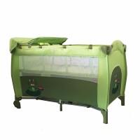 Babyspielplatz mit Stubenwagen