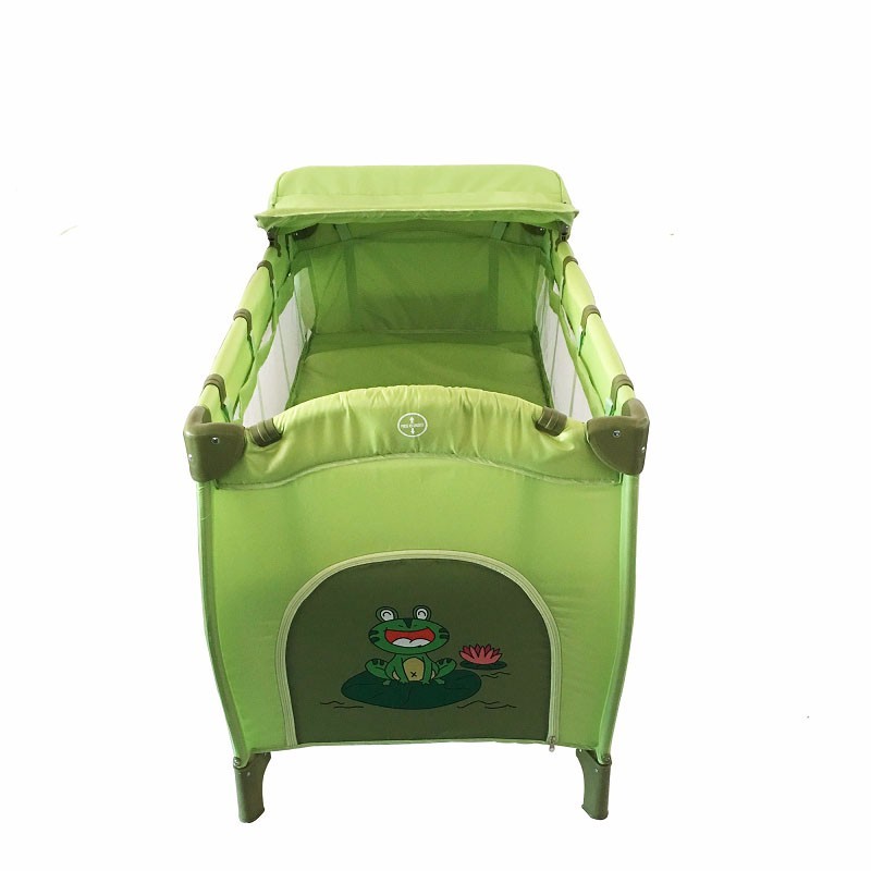 Babyspielplatz mit Stubenwagen