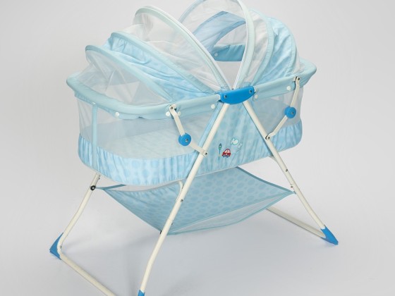 Berço para menino azul