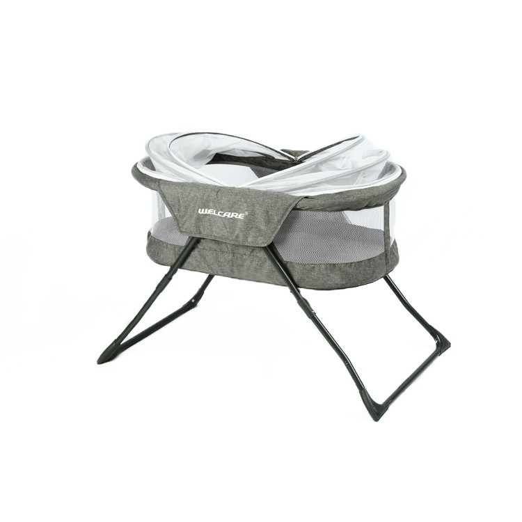 Kleiner zusammenklappbarer Stubenwagen