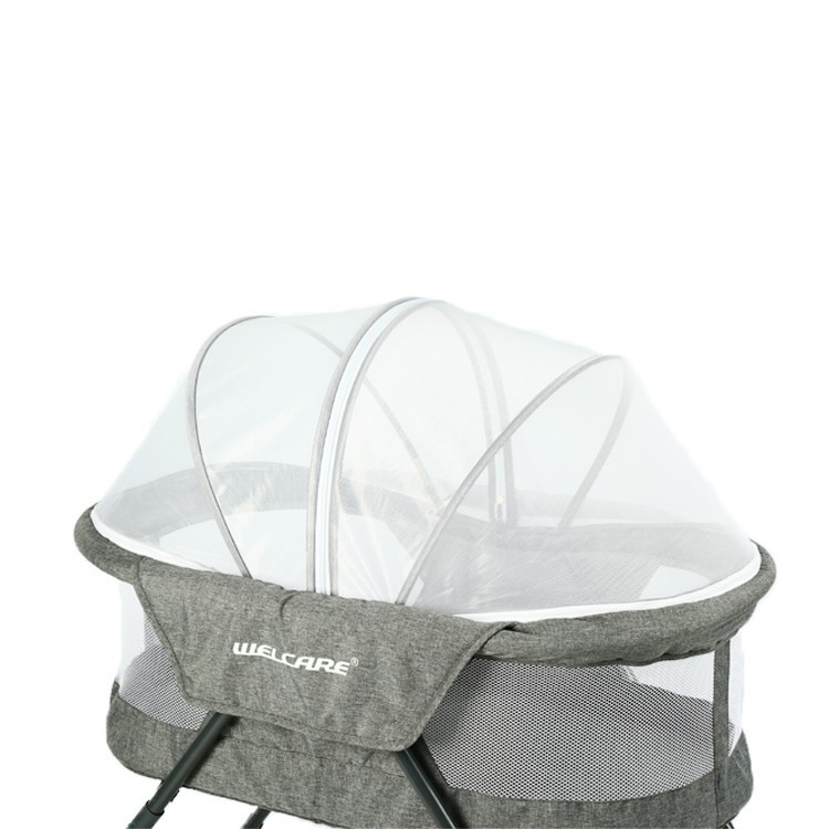 Kleiner zusammenklappbarer Stubenwagen