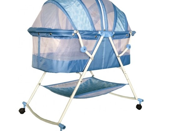 Berço de bebê com rodas