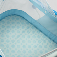 Baby-Schutzspielbett. Neugeborenen-Shaker-Babybett