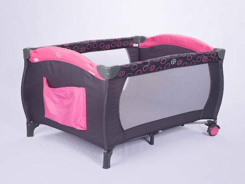 ما هو المكان الأكثر أمانا لوضع سرير الطفل؟