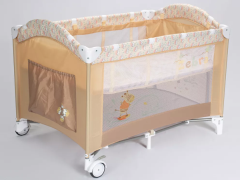 Quali altri requisiti prevede il Consumer Product Safety Improvement Act per le culle accanto al letto?