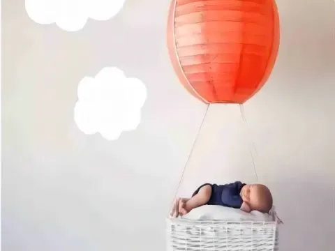 É ruim para um bebê dormir em um berço de viagem?