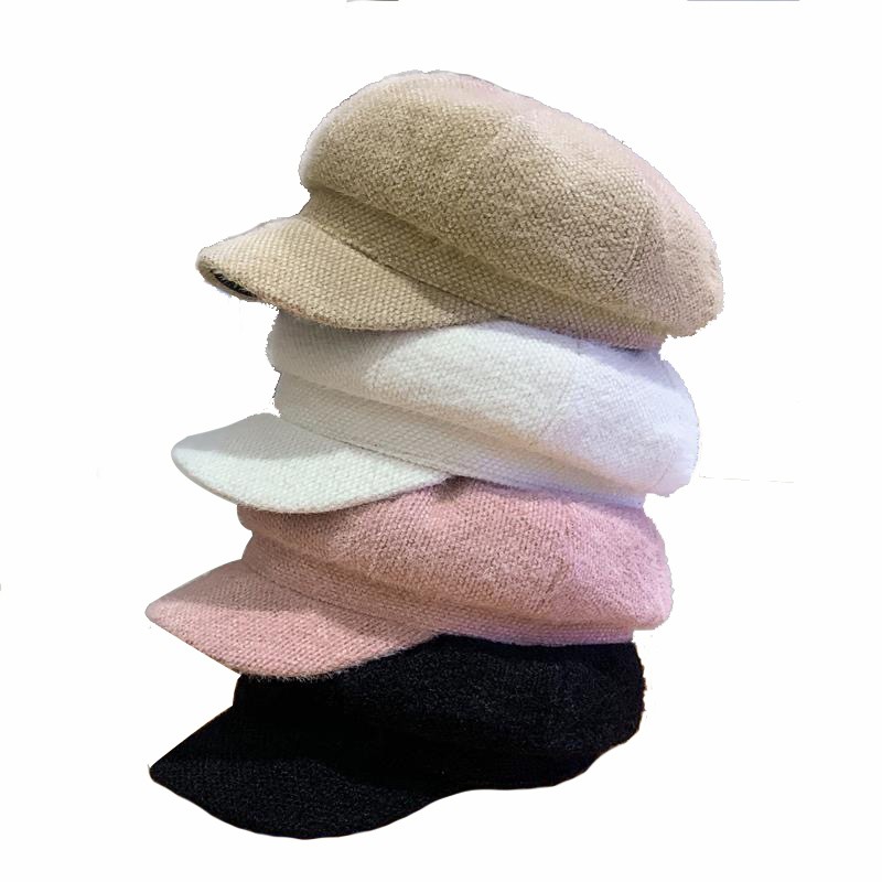 Вязаная шапка-берет из сплошного цвета