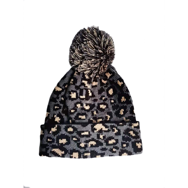priljubljena zimska pletena kapa