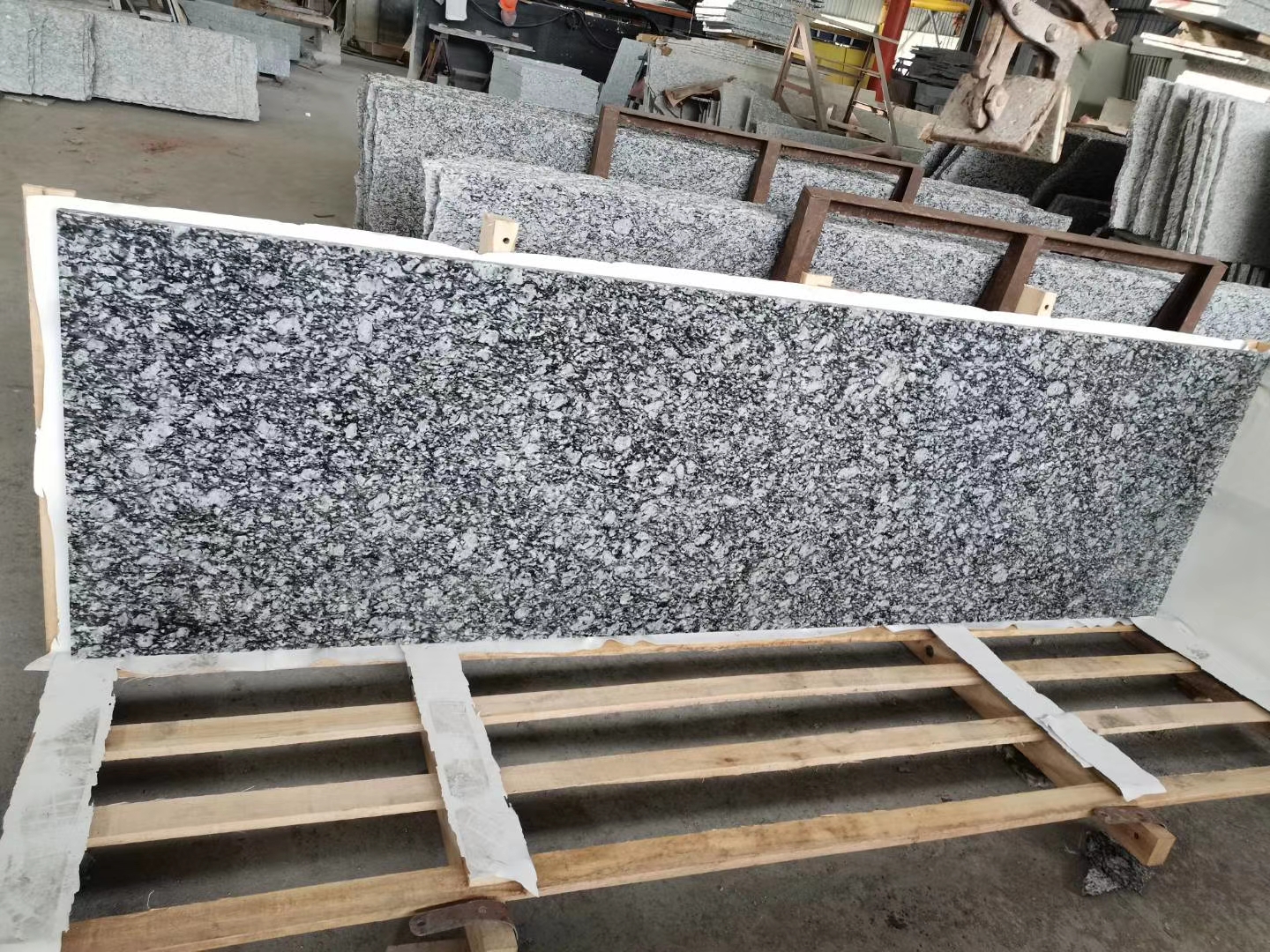 Spray White Granite Slab