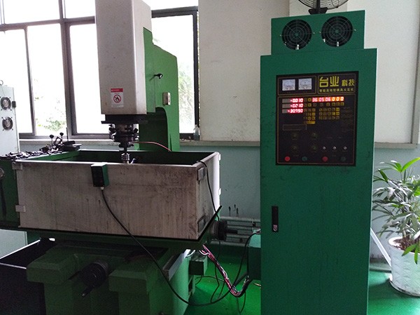 7130 EDM Sparking Machine For Mold Dies Processing