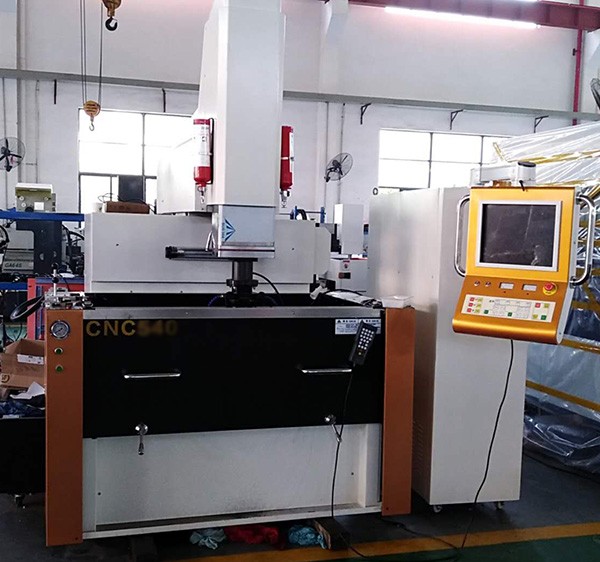 71750 EDM Sparking Machine For Mold Dies Processing