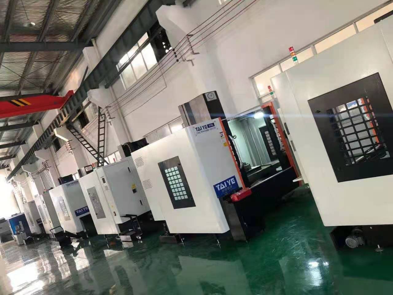 What are the important factors to pay attention to when choosing CNC lathes