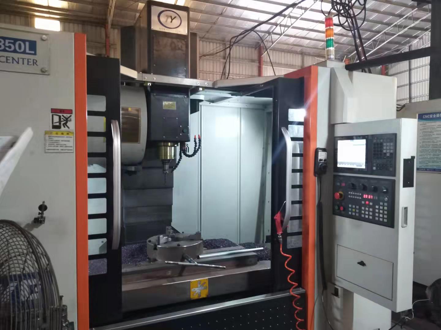 What is the difference between vertical and horizontal machining centers