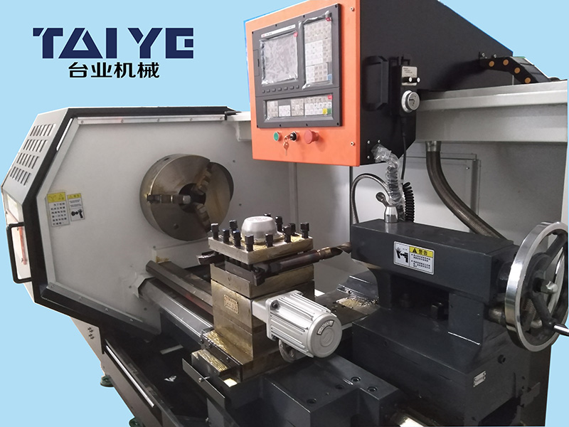 What are the precautions for the operation of turning inserts?