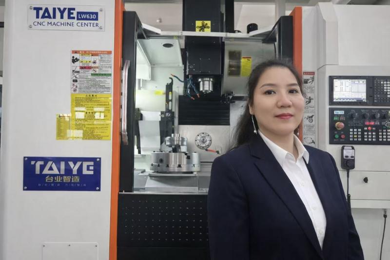 How can the side lifting grooves of large aluminum extrusion dies be machined conveniently?