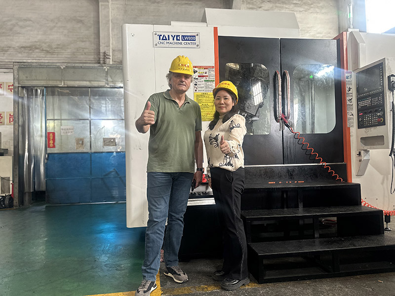 Aluminium extrusion die