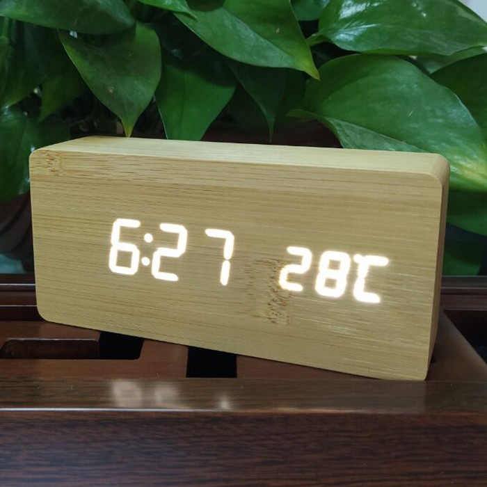 Reloj despertador de bambú LED digital con control de sonido