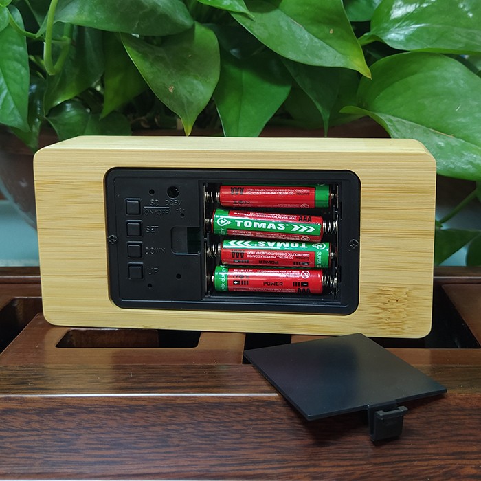 Китай Цифровой светодиодный бамбуковый будильник с управлением звуком, производитель