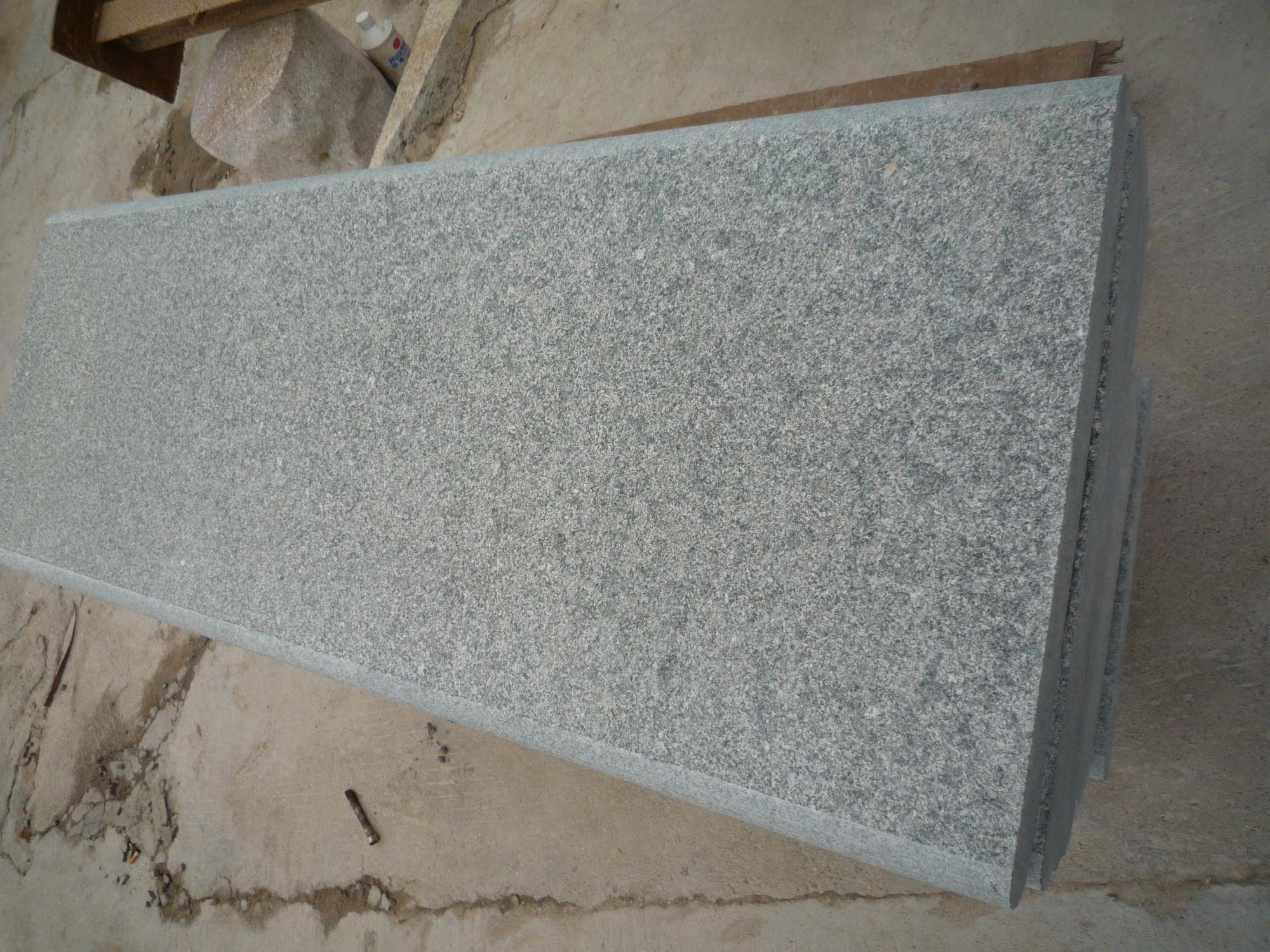 Китай Пылающий зеленый гранит G612 ландшафтный каменный пол, производитель