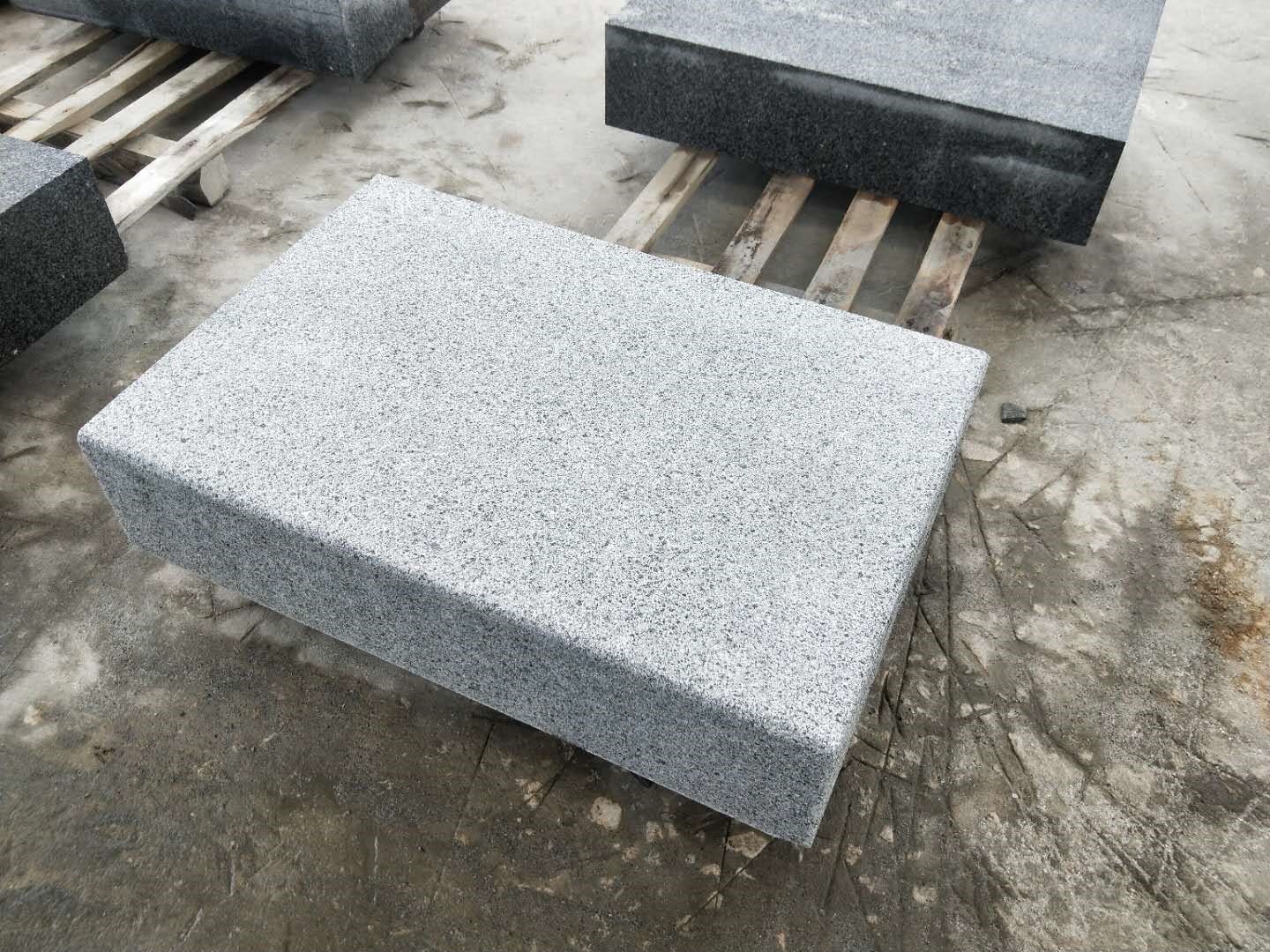 China Dark Grey Granite Kerb Stone