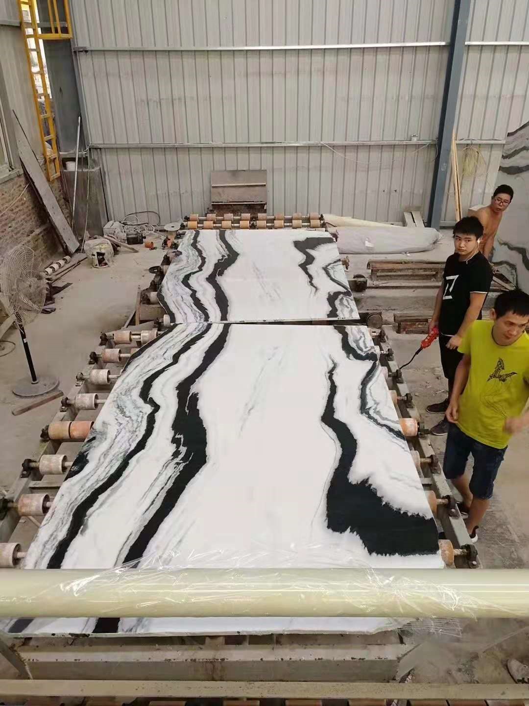 Китай Полированная белая мраморная плита Панда, производитель