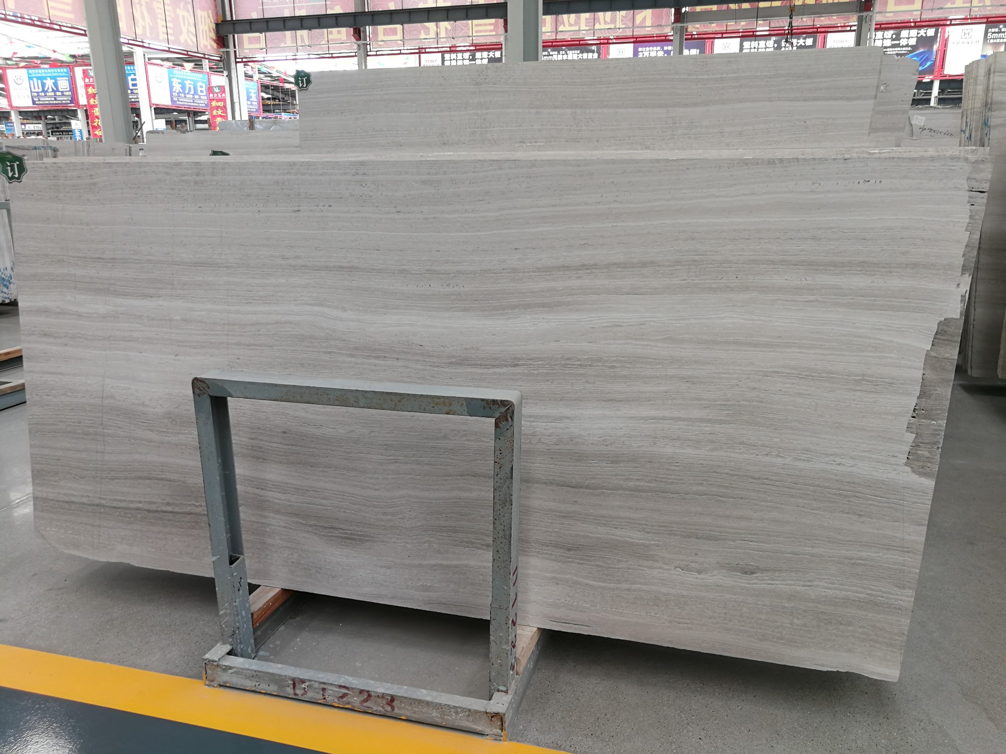 Китай Натуральная полированная белая деревянная мраморная плитка, производитель