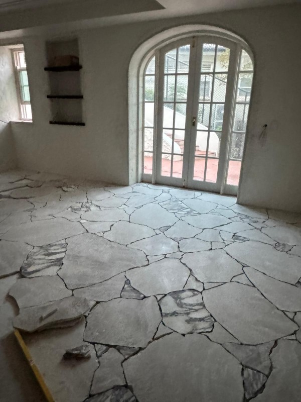 white limestone Irregular Size Random Broken Pattern