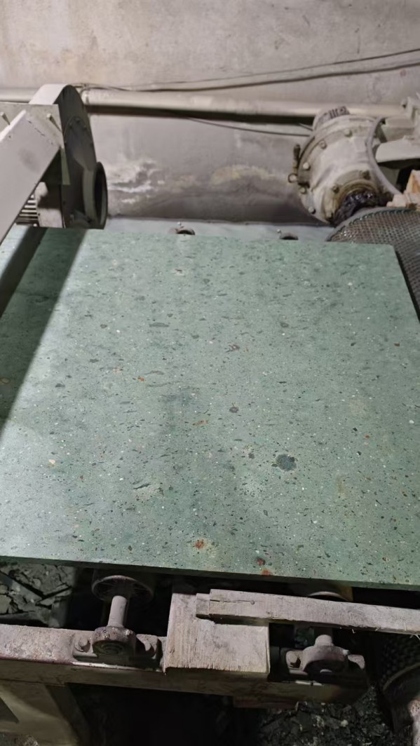 Green Rockface Limestone Size 200x200x20mm