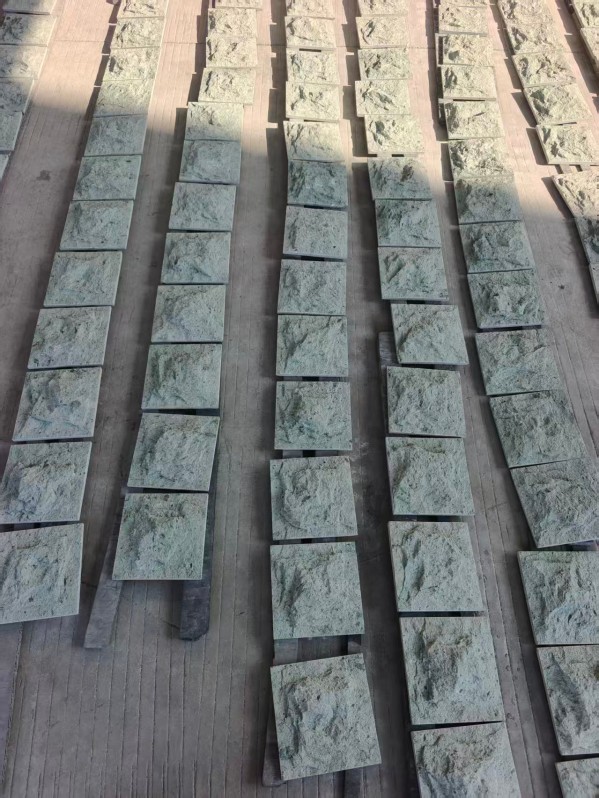 Green Rockface Limestone Size 200x200x20mm
