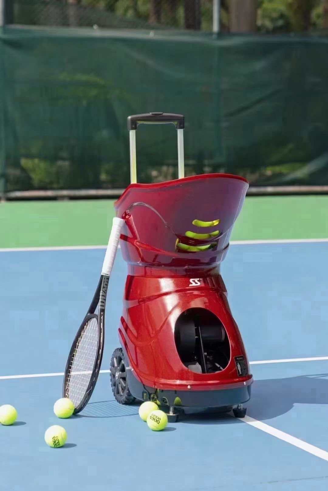 Smart tennis robots